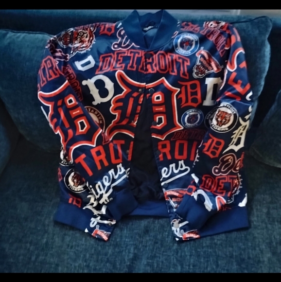 Detroit Tigers Satin Bomber Jacket - Picture 1 of 4